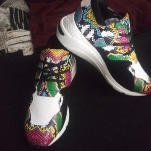 Georgeous Steve Madden Cliff Snake size 9.5. NIB Rare Sneakers